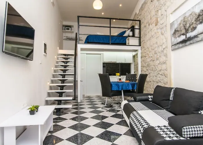 Rea Trogir